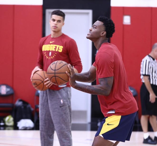 首秀征服湖人球迷!场均28+13+9的天才大伤5年后,在NBA转型成为罗德曼