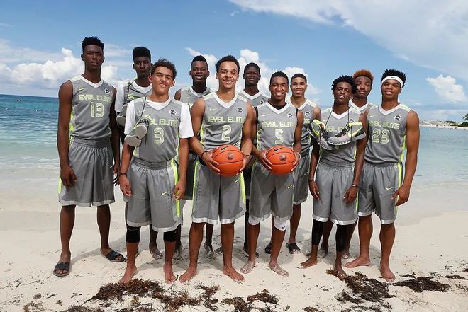 首秀征服湖人球迷!场均28+13+9的天才大伤5年后,在NBA转型成为罗德曼