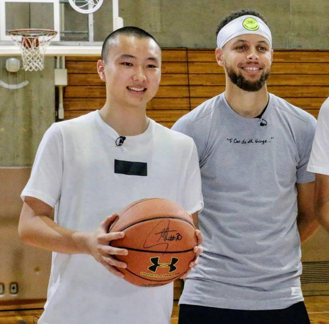20岁就绝杀中国的日本库里,连续5场20+演大学版林疯狂!他的目标是NBA