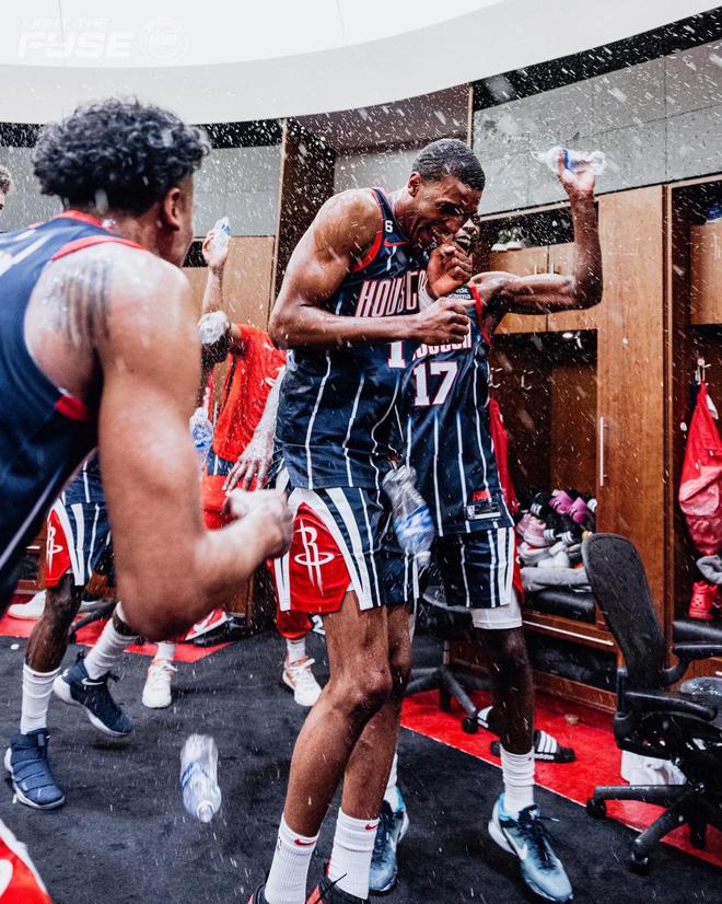 父亲曾效力中国NBL,儿子成NBA探花!身穿火箭1号绝杀,他让你想起了谁?