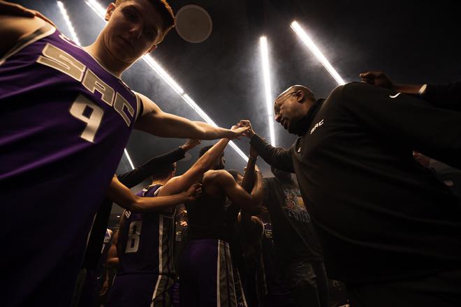 时隔17年重返季后赛!NBA本赛季最大黑马!迈克-布朗打造历史最强进攻大队